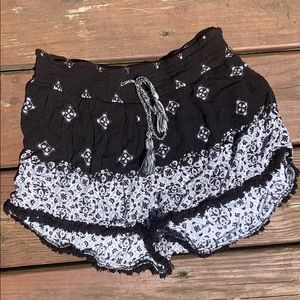 Patterned black and white flowy shorts